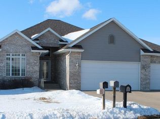 5562 Summerland Dr, Waterloo, IA 50701