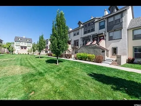 Kaysville Townhome — Photo 2