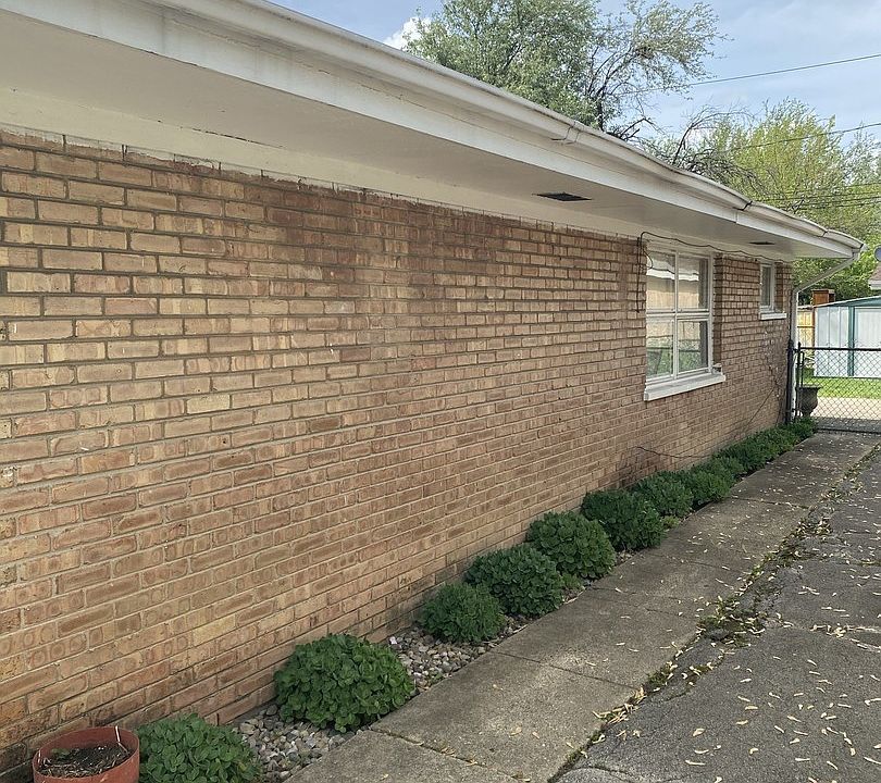 2nd image of 1521 E 13th Pl