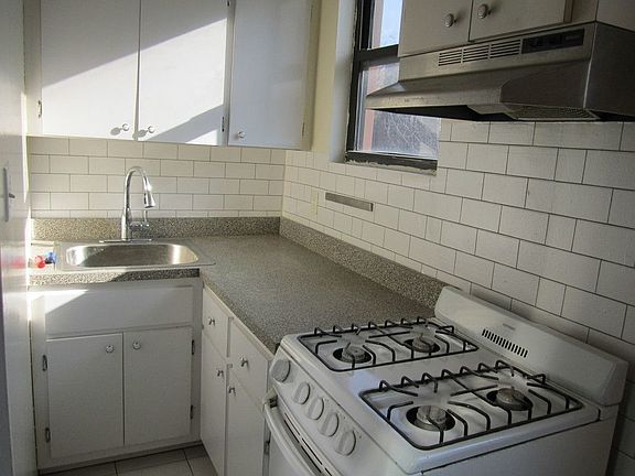 5th image of 534 Lafayette Ave #2L