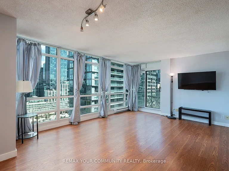 381 Front St W #2103 — Photo 7