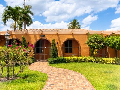 2355 NE 197th St, Miami, FL, 33180