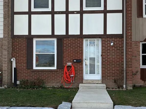 900 Central Park Dr #67, Brampton, ON L6S 3J6