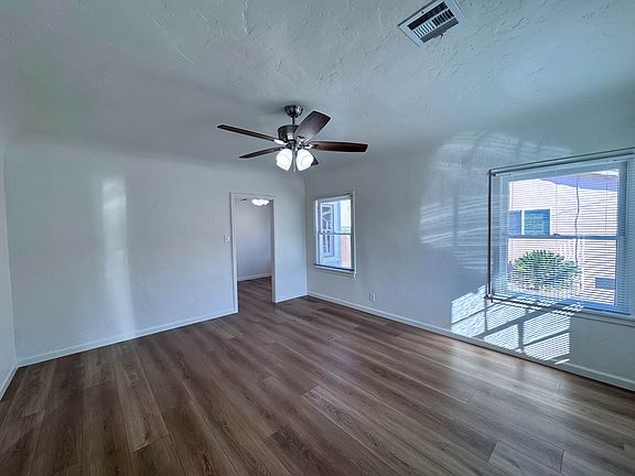 5th image of 105 W Grand Ave