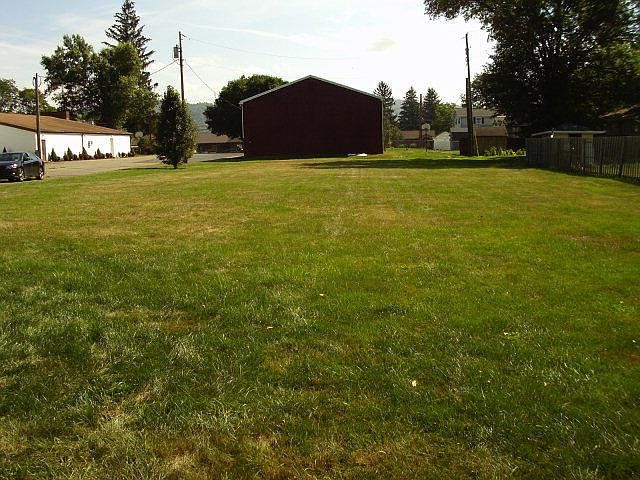2nd image of 1552A Maple Ave