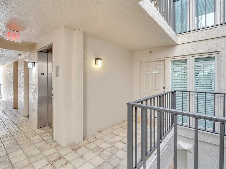 5611 Gulf Of Mexico Dr #1 — Photo 32