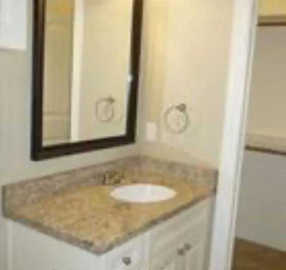 4 bed, 4.5 bath, 2050 sqft, $4,000 — Photo 3