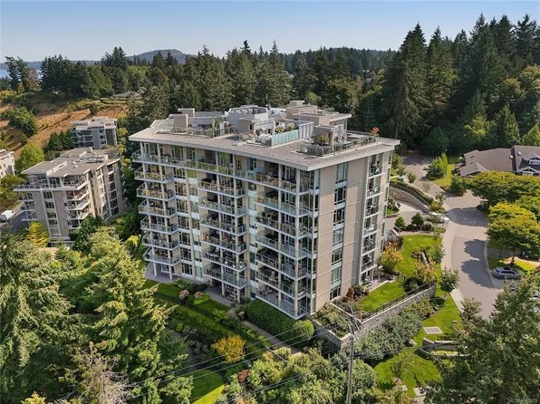 5388 Hill Rise Ter #202, Saanich, BC V8Y 3K3