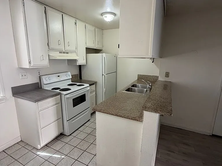 2236 E Desert Inn Rd — Photo 6