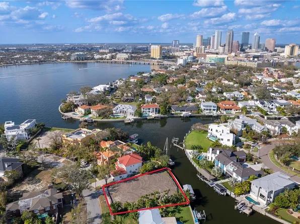 18 Bahama Cir #105, Tampa, FL 33606