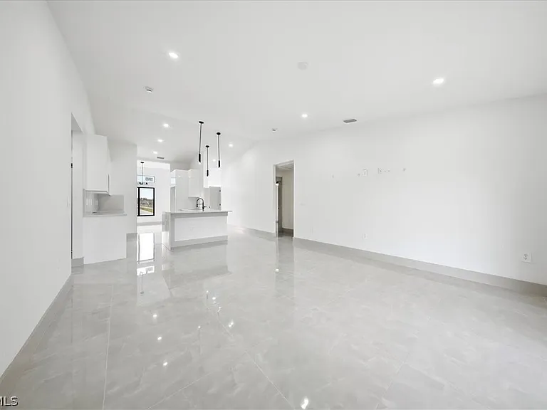 541 Chalet Ave S — Photo 22