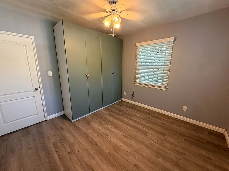 586 E Fairview Blvd — Photo 11