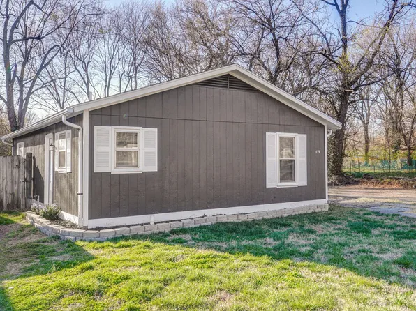 1719 N Hillcrest Avenue, Springfield, MO 65802