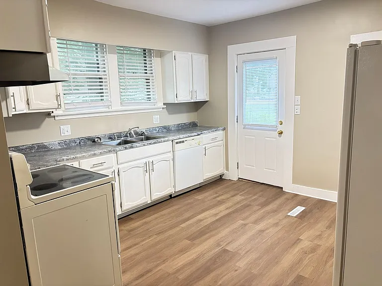 1635 Saint Marys Ave — Photo 8