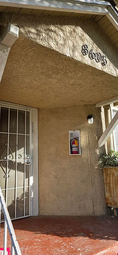 *Charming 1 Bed / 1 Bath Apartment in Fontana* $500 off Move-In — Photo 4