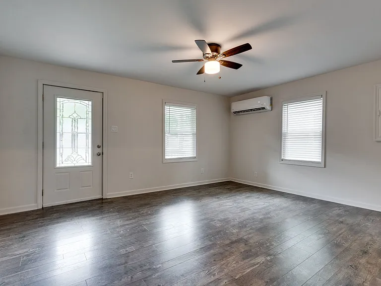 142 Morningside Ln — Photo 3