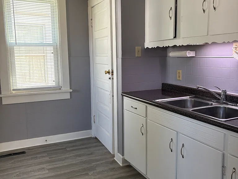 552 N Prospect St — Photo 2