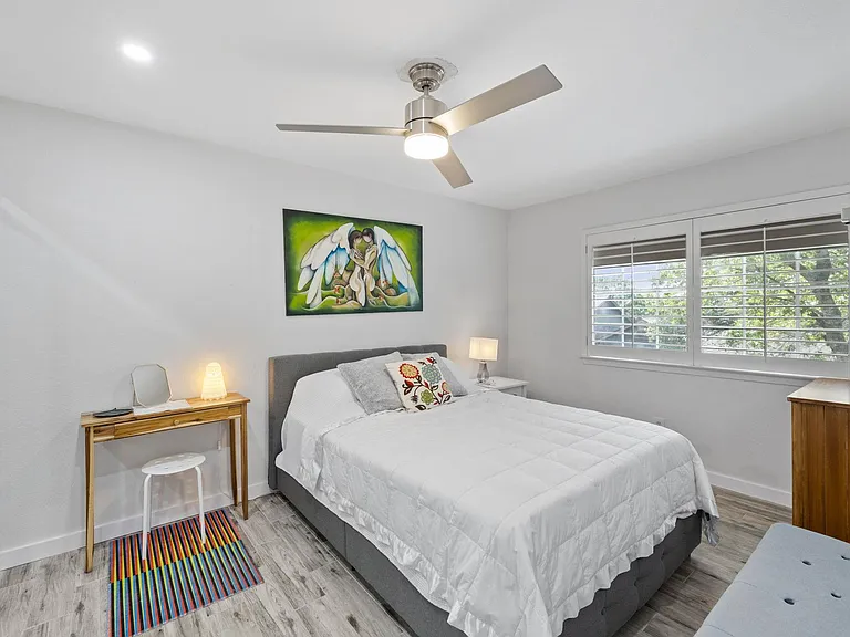1015 E Yager Ln #115 — Photo 23