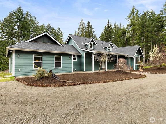 3rd image of 1343 Lewis Road W