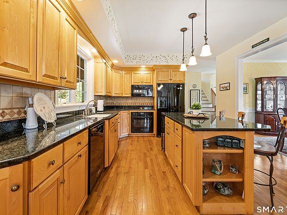 4th image of 325 Westwood Road