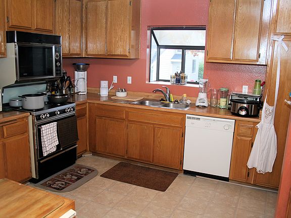 Kitchen with dishwasher