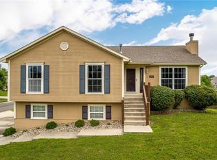 10319 N Kensington Ct, Kansas City, MO 64156
