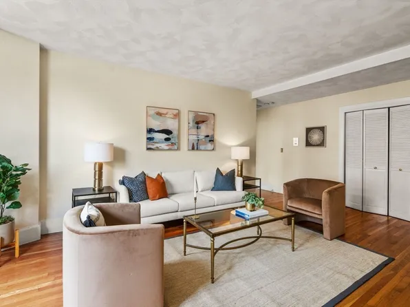 37 Saint Paul St APT 3, Brookline, MA 02446