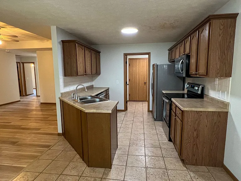 2944 W Swallow St — Photo 13