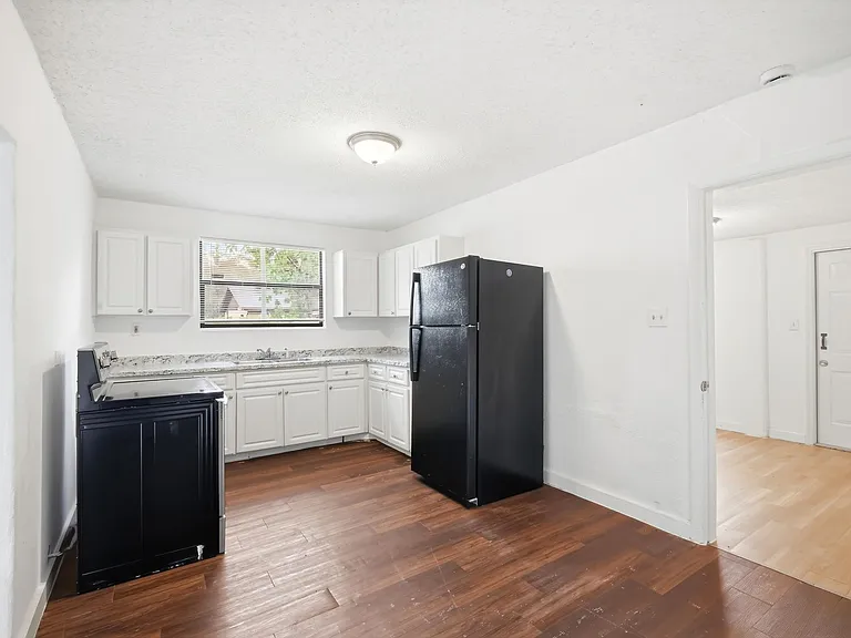 10019 N Jasmine Ave — Photo 10