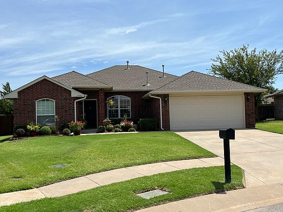 4 bedroom Split bedroom floorplan on large cul-de-sac lot