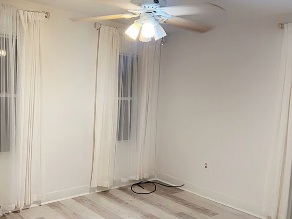 5th image of 407 Washtenaw Ave #1