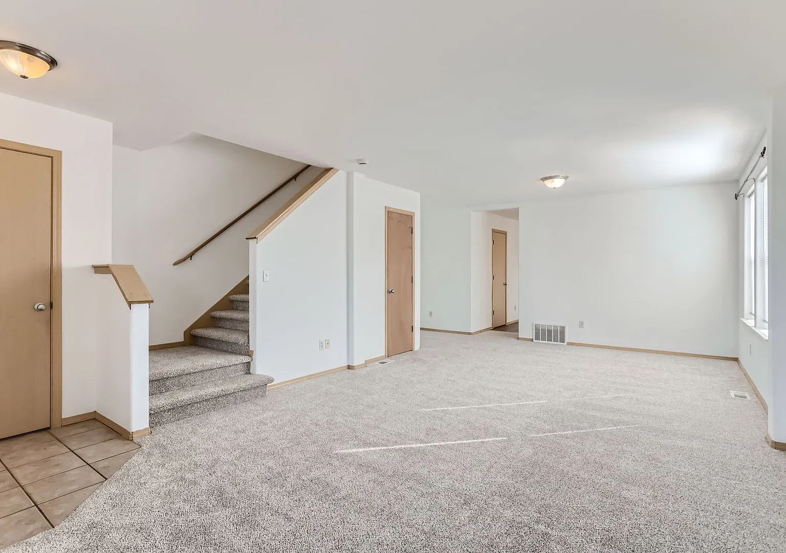 2318 Everett — Photo 3