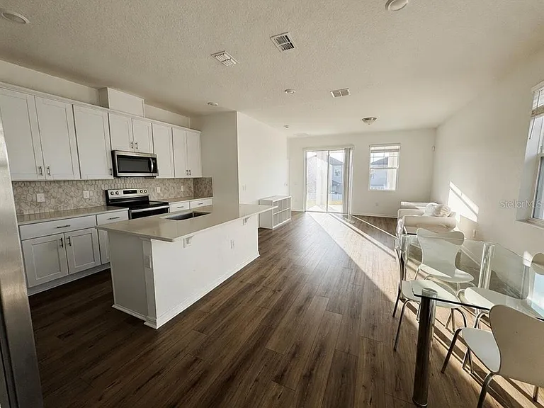 2345 Treasure Hill St — Photo 4