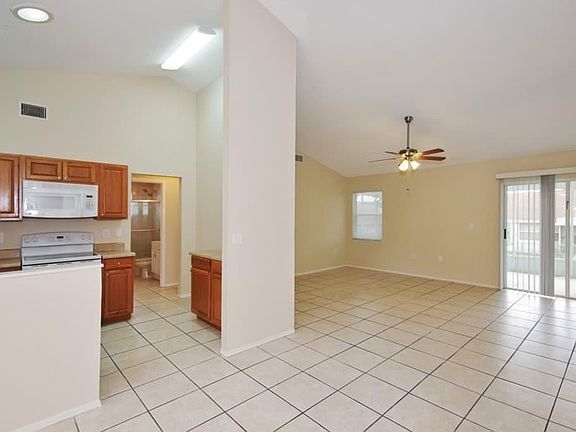 4th image of 802 Hunt Dr