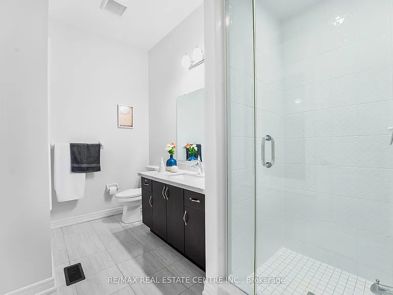 5 Forsyth Cres E — Photo 14