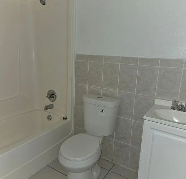 1033 W Sumner St — Photo 16