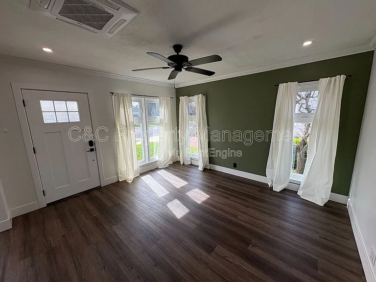 59 W Castle St — Photo 13