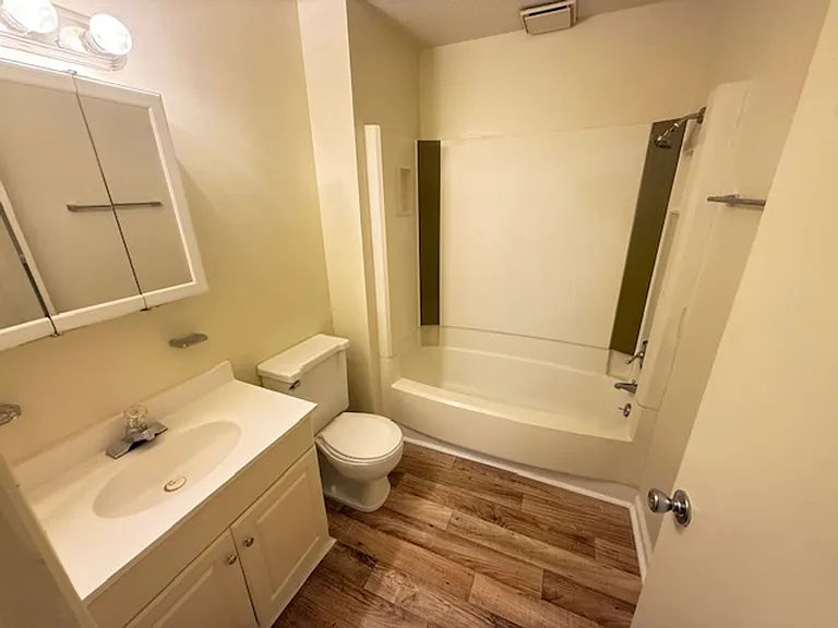 144 Wesley Dr — Photo 3