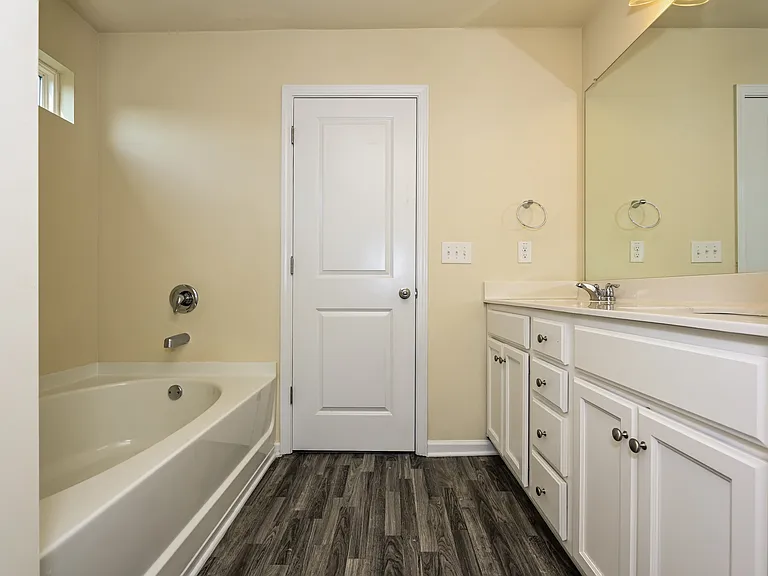 291 Hamilton Pointe Dr — Photo 12