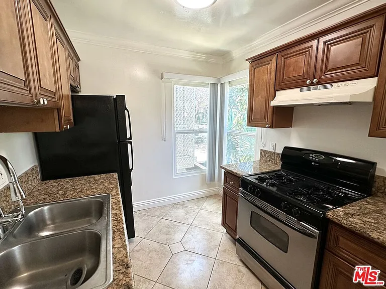 1215 N Hayworth Ave #203 — Photo 4