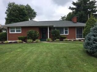 1916 Meadowcreek Dr, Louisville, KY 40218
