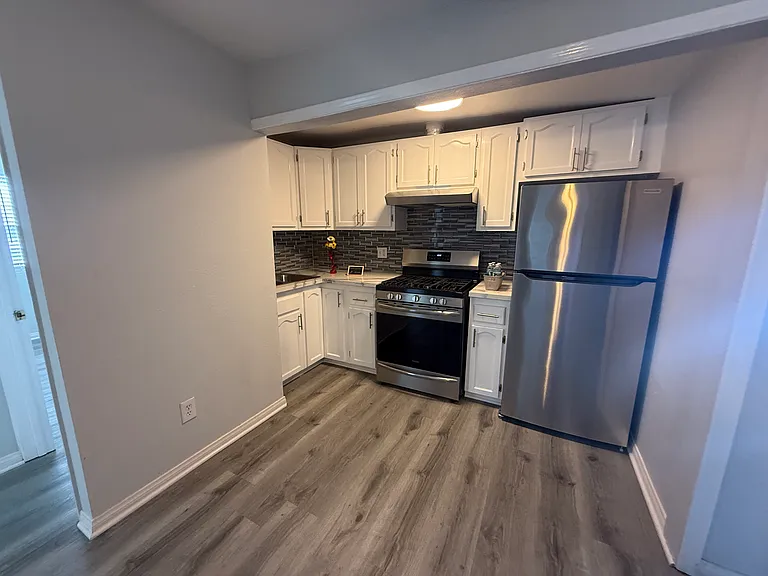 1032-1036 S Normandie Ave #9 — Photo 4