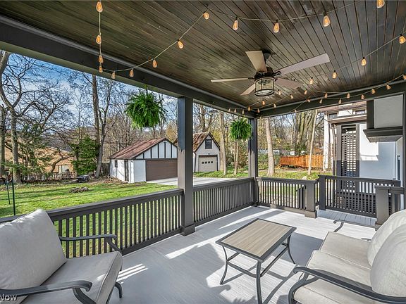 3rd image of 2885 Edgehill Rd