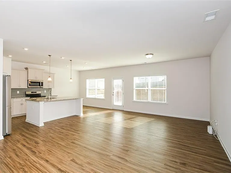 350 Cranston Dr — Photo 19