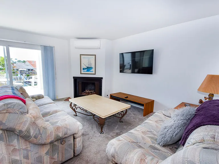 102 Antigua Ct — Photo 6