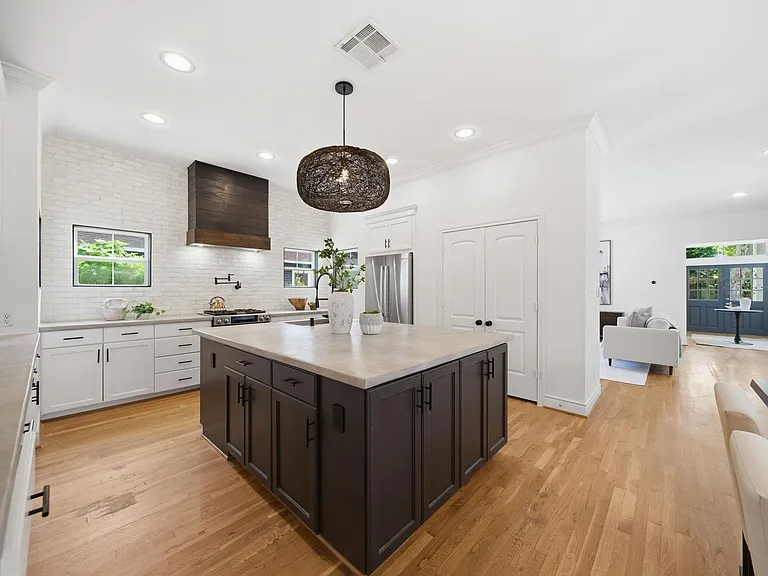 3118 Morrison St — Photo 8
