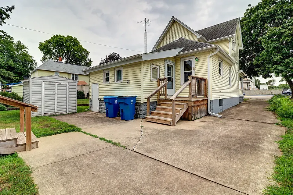 3 bed, 2061 sqft, $2,500 — Photo 3