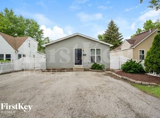 319 Fairlawn Dr, Round Lake Park, IL 60073