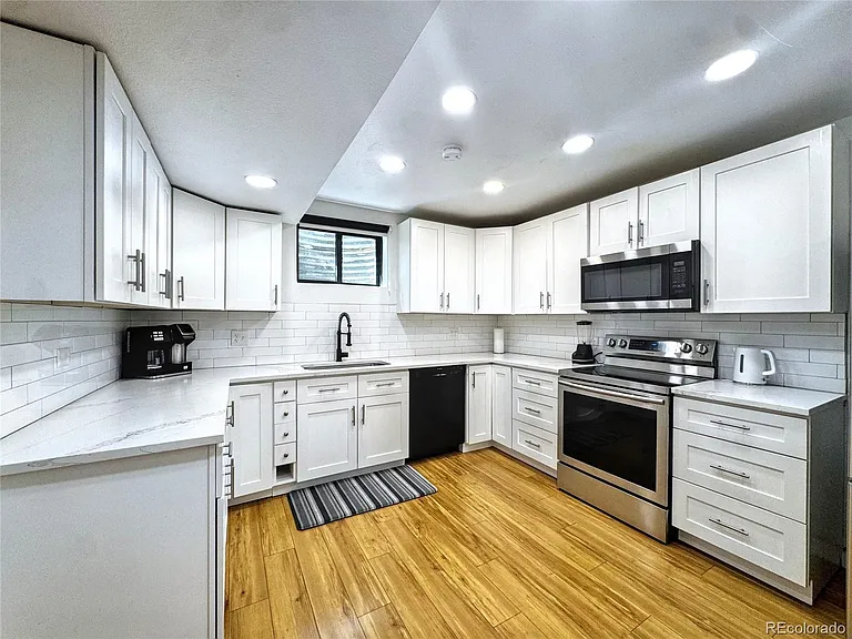 2460 Irving St #B — Photo 3