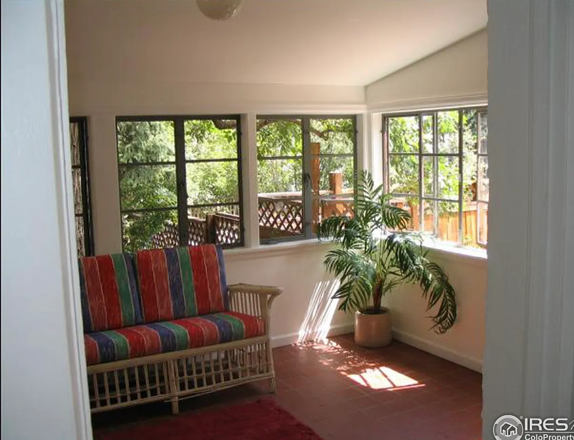 430 Mapleton Ave — Photo 4